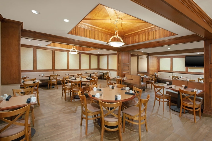 Imagen del bar/restaurante del Hotel Holiday Inn Express Dallas Medical-Market Center by IHG. Foto 7