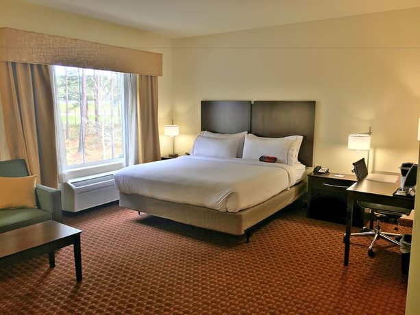 Imagen de la habitación del Hotel Holiday Inn Express Defuniak Springs, An Ihg. Foto 8