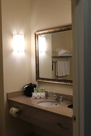 Imagen de la habitación del Hotel Holiday Inn Express Defuniak Springs, An Ihg. Foto 10