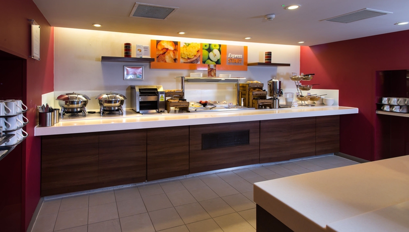 Imagen del bar/restaurante del Hotel Holiday Inn Express Derby Pride Park, An Ihg. Foto 3