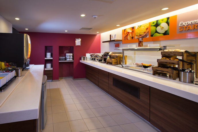 Imagen del bar/restaurante del Hotel Holiday Inn Express Derby Pride Park, An Ihg. Foto 4