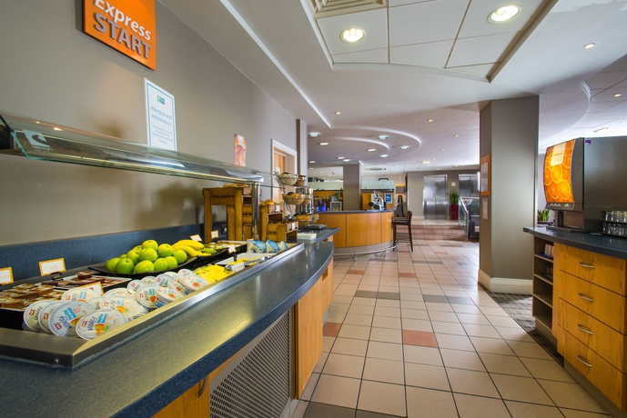 Imagen del bar/restaurante del Hotel Holiday Inn Express Droitwich M5, Jct.5. Foto 3