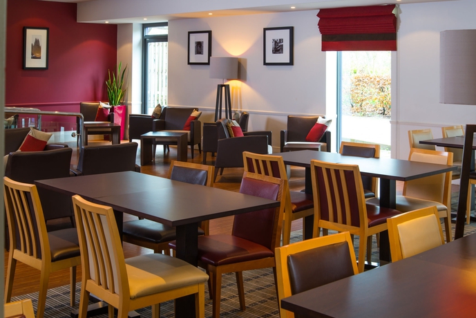 Imagen del bar/restaurante del Hotel Holiday Inn Express Droitwich M5, Jct.5. Foto 4