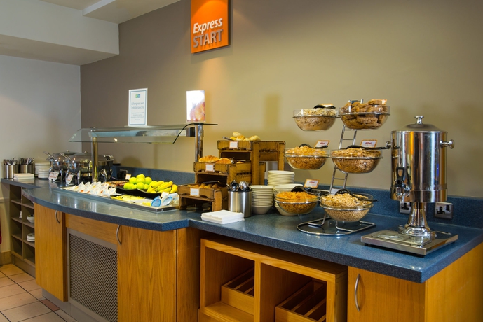 Imagen del bar/restaurante del Hotel Holiday Inn Express Droitwich M5, Jct.5. Foto 5