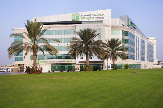Imagen de los exteriores del Hotel Holiday Inn Express Dubai Airport, An Ihg. Foto 8