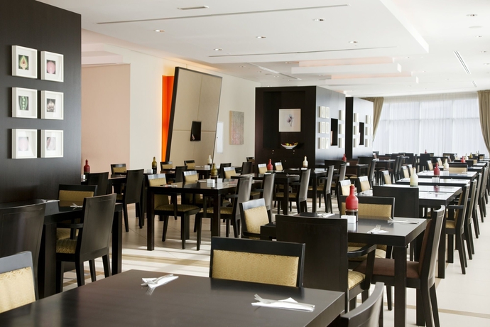 Imagen del bar/restaurante del Hotel Holiday Inn Express Dubai, Internet City, An Ihg. Foto 1