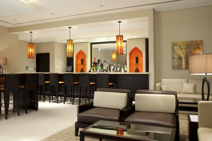 Imagen del bar/restaurante del Hotel Holiday Inn Express Dubai Jumeirah, An Ihg. Foto 4