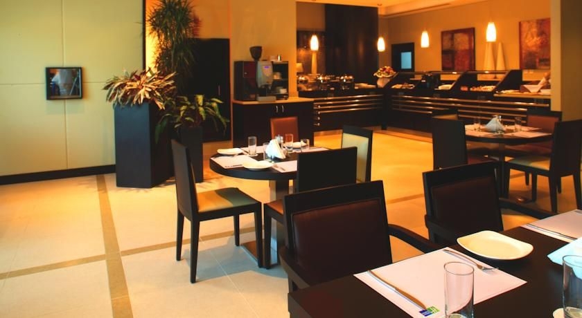 Imagen general del Hotel Holiday Inn Express Dubai Safa Park, An Ihg. Foto 6