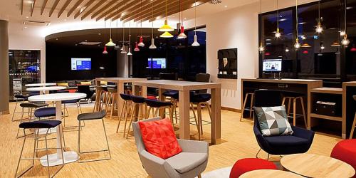 Imagen de los interiores del Hotel Holiday Inn Express Duesseldorf Airport. Foto 9