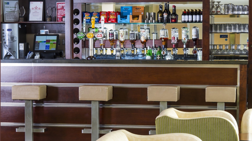 Imagen del bar/restaurante del Hotel Holiday Inn Express Dunfermline. Foto 2