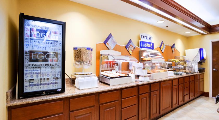 Imagen del bar/restaurante del Hotel Holiday Inn Express Durham, An Ihg, Durham. Foto 5
