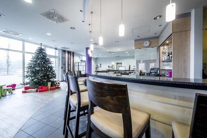 Imagen del bar/restaurante del Hotel Holiday Inn Express Düsseldorf City North. Foto 2