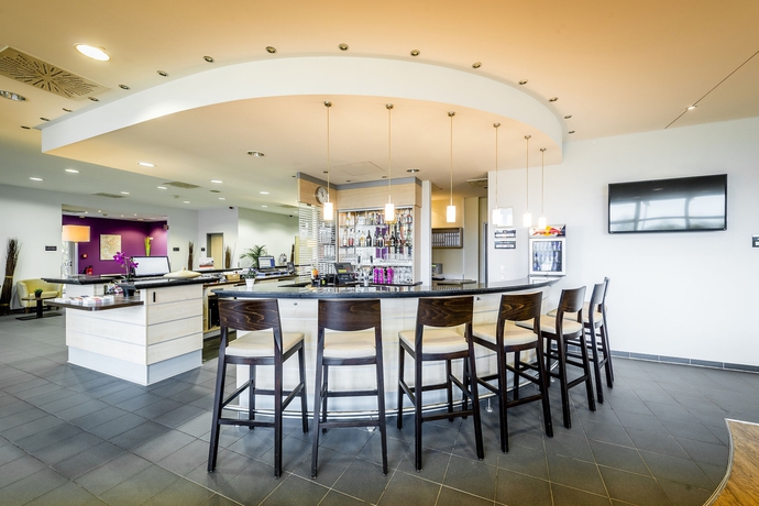 Imagen del bar/restaurante del Hotel Holiday Inn Express Düsseldorf City North. Foto 6