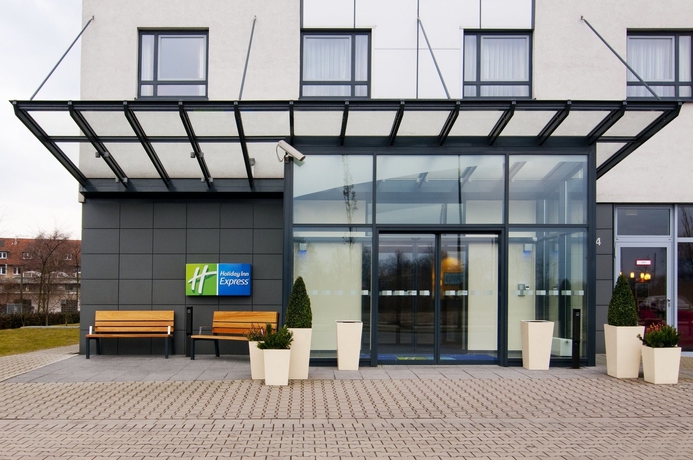 Imagen de los exteriores del Hotel Holiday Inn Express Düsseldorf City North. Foto 14