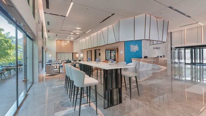 Imagen de los interiores del Hotel Holiday Inn Express E'Mei Qiliping. Foto 14