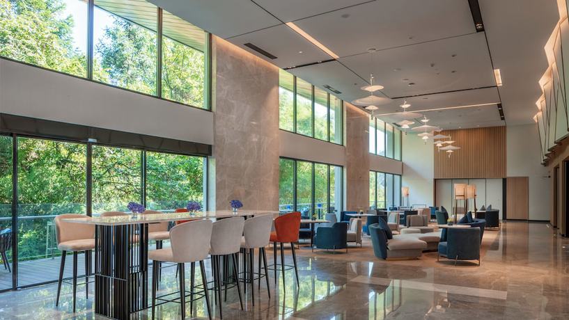 Imagen de los interiores del Hotel Holiday Inn Express E'Mei Qiliping. Foto 17