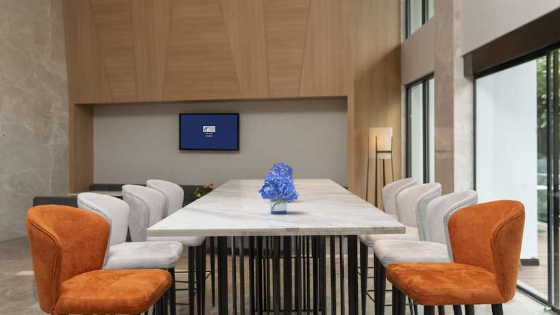 Imagen de los interiores del Hotel Holiday Inn Express E'Mei Qiliping. Foto 19