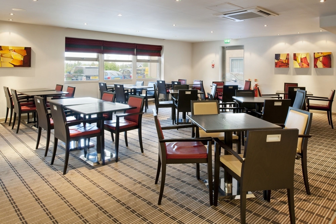 Imagen del bar/restaurante del Hotel Holiday Inn Express East Midlands Airport, An Ihg. Foto 1