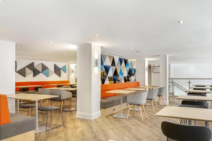 Imagen del bar/restaurante del Hotel Holiday Inn Express - Edinburgh City Centre, An Ihg. Foto 2