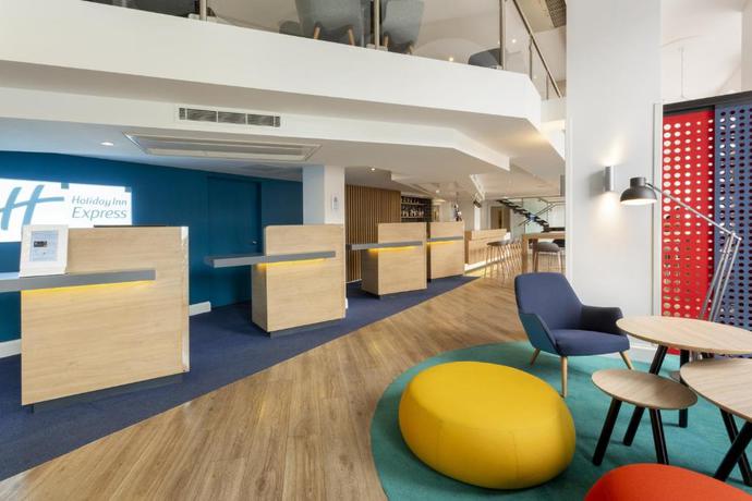 Imagen de los interiores del Hotel Holiday Inn Express - Edinburgh City Centre, An Ihg. Foto 10