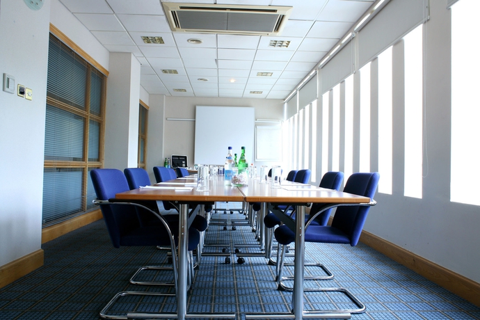 Imagen de los interiores del Hotel Holiday Inn Express Edinburgh City West, An Ihg. Foto 14