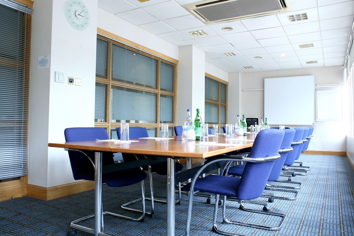 Imagen de los interiores del Hotel Holiday Inn Express Edinburgh City West, An Ihg. Foto 17