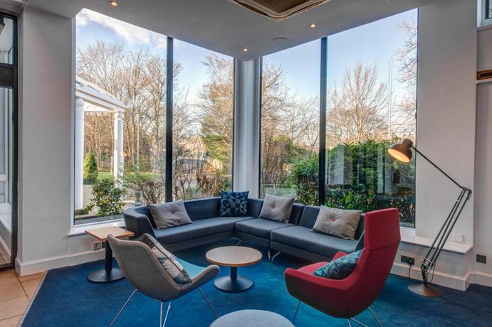 Imagen de los interiores del Hotel Holiday Inn Express Edinburgh City West, An Ihg. Foto 18