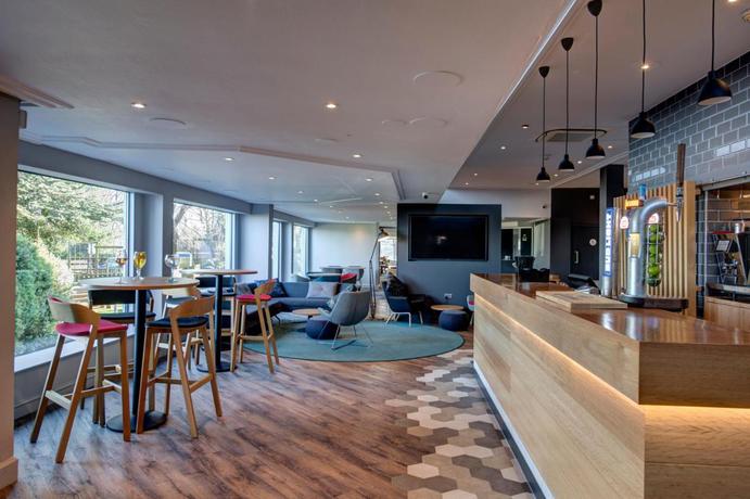 Imagen del bar/restaurante del Hotel Holiday Inn Express Edinburgh City West, An Ihg. Foto 7