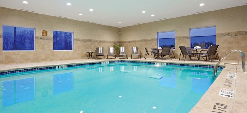 Imagen de la piscina del Hotel Holiday Inn Express Evansville - West. Foto 19