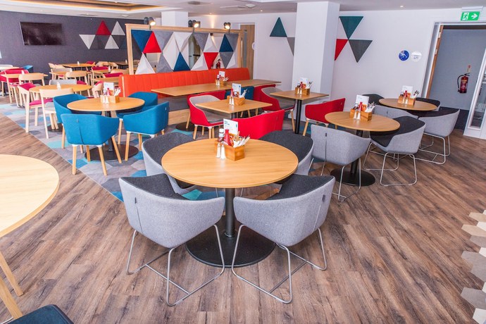 Imagen del bar/restaurante del Hotel Holiday Inn Express Exeter - City Centre, An Ihg. Foto 3