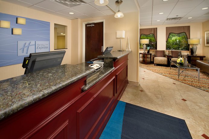 Imagen de los interiores del Hotel Holiday Inn Express Fairfax - Arlington Boulevard, An Ihg. Foto 18