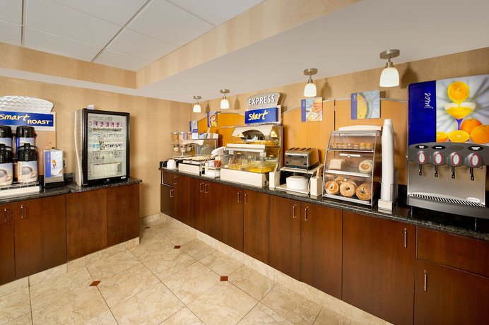 Imagen del bar/restaurante del Hotel Holiday Inn Express Fairfax - Arlington Boulevard, An Ihg. Foto 6