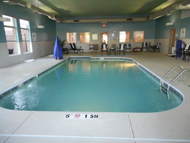 Imagen de la piscina del Hotel Holiday Inn Express Fairfield, An Ihg. Foto 20