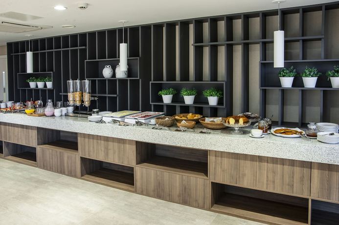 Imagen del bar/restaurante del Hotel Holiday Inn Express Farroupilha, An Ihg. Foto 5