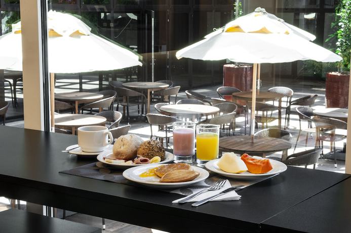 Imagen del bar/restaurante del Hotel Holiday Inn Express Farroupilha, An Ihg. Foto 7