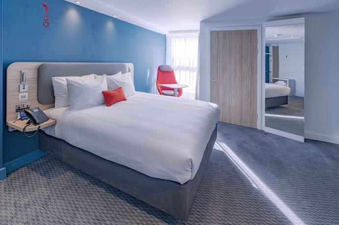 Imagen de la habitación del Hotel Holiday Inn Express - Fleet, an IHG. Foto 11
