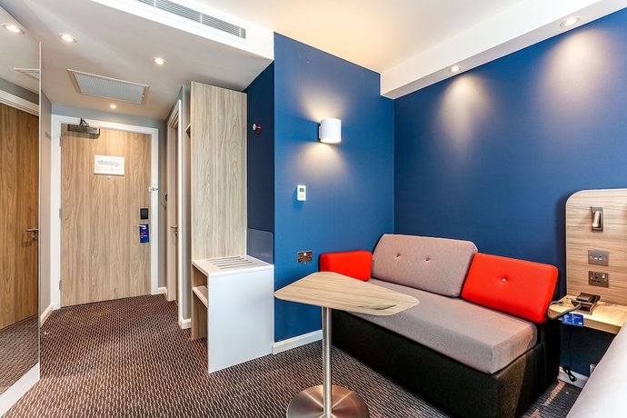 Imagen de la habitación del Hotel Holiday Inn Express - Fleet, an IHG. Foto 14
