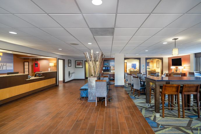 Imagen de los interiores del Hotel Holiday Inn Express Forsyth, An Ihg. Foto 19