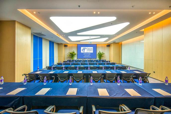 Imagen de los interiores del Hotel Holiday Inn Express Foshan Beijiao. Foto 10