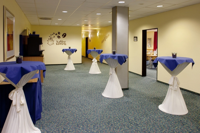 Imagen de los interiores del Hotel Holiday Inn Express Frankfurt Airport, An Ihg. Foto 13