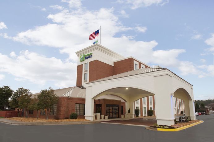 Imagen general del Hotel Holiday Inn Express Fredericksburg Southpoint. Foto 1