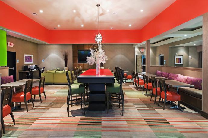 Imagen del bar/restaurante del Hotel Holiday Inn Express Frisco Legacy Park Area, An Ihg. Foto 5