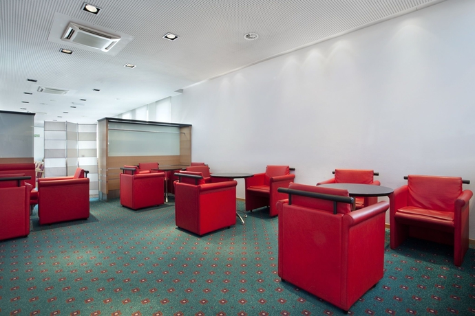 Imagen de los interiores del Hotel Holiday Inn Express Geneva Airport, An Ihg. Foto 12