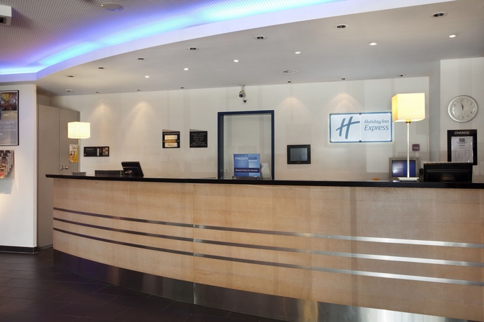 Imagen de los interiores del Hotel Holiday Inn Express Geneva Airport, An Ihg. Foto 13