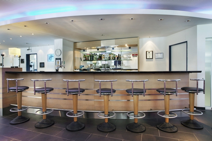 Imagen del bar/restaurante del Hotel Holiday Inn Express Geneva Airport, An Ihg. Foto 3