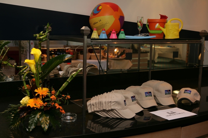 Imagen de los interiores del Hotel Holiday Inn Express Geneva Airport, An Ihg. Foto 15