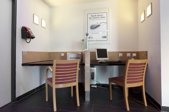 Imagen de los interiores del Hotel Holiday Inn Express Geneva Airport, An Ihg. Foto 16