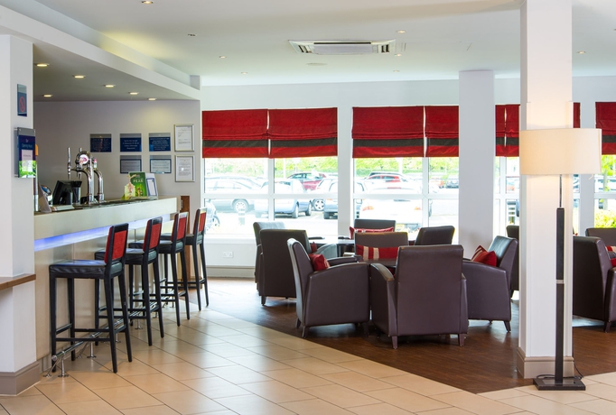 Imagen del bar/restaurante del Hotel Holiday Inn Express Glasgow Airport, An Ihg. Foto 2
