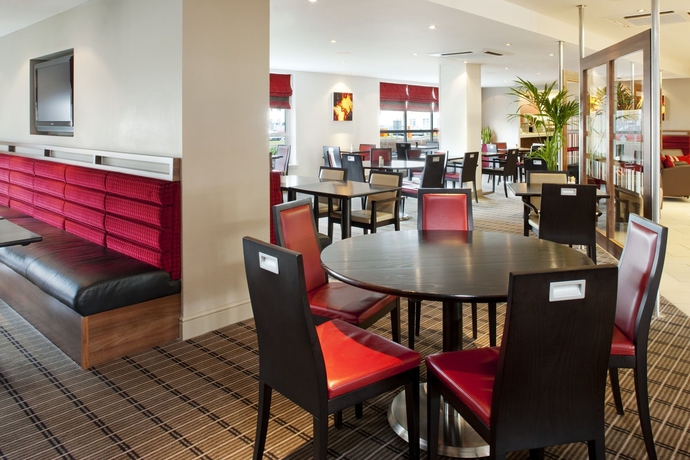 Imagen del bar/restaurante del Hotel Holiday Inn Express Glasgow Airport, An Ihg. Foto 4