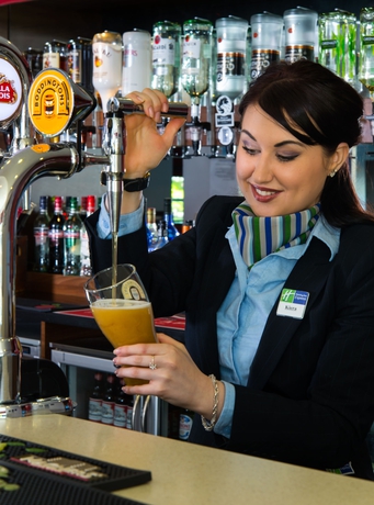 Imagen del bar/restaurante del Hotel Holiday Inn Express Glasgow Airport, An Ihg. Foto 6